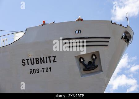 Industriedenkmal MS Stubnitz in der Werft Das KTS STUBNITZ wird auf der Helling der Strela Shiprepair GmbH in Stralsund repariert. Das Kulturschiff und Industriedenkmal bekommt nach Instandsetzungen am Ruder, Propeller, Seeventilen und einem Tank den Schiffs-TUeV. Die 60 Jahre alte STUBNITZ ist ein ehemaliges Kuehl- und Transportschiff KTS der DDR-Hochseefischerei. Stralsund Mecklenburg-Vorpommern Deutschland *** Industrial monument MS Stubnitz in the shipyard The KTS STUBNITZ is being repaired on the slipway of Strela Shiprepair GmbH in Stralsund After repairs to the rudder, propeller, sea va Stock Photo