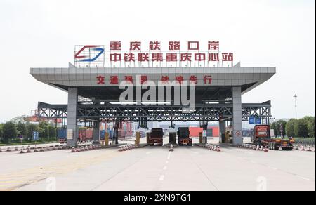 (240731) -- CHONGQING, July 31, 2024 (Xinhua) -- This photo taken on July 30, 2024 shows the Chongqing Railway Port at the Chongqing International Logistics Hub Park in Shapingba District of Chongqing, southwest China.  Chongqing International Logistics Hub Park, along with its 62 freight train routes, has risen to be a major hub of international freight trains in the country's western region.   As many international logistics channels converge in Chongqing, the mountainous city is leveraging its connectivity, playing a strategic fulcrum role and transforming into a crucial highland for openin Stock Photo