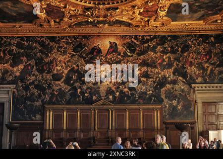 Il Paradiso, large oil painting by Tintoretto (Jacopo Robusti) in the main hall, Great Council Room of the Doges palace, Venice, Italy Stock Photo