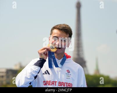 Paris, France. 31st July, 2024. Great Britain's Alex Yee poses with his gold medal for the men's triathlon during the 2024 Paris Summer Olympic Games in Paris, France, Wednesday, July 31, 2024. Photo by Paul Hanna/UPI Credit: UPI/Alamy Live News Stock Photo