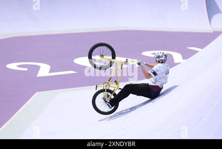 Paris, France. 31st July, 2024. USA'S Hannah Roberts crashes in the Women's Bmx Freestyle final at Place De La Concorde on the fifth day of the Paris Olympics on Wednesday, July 31, 2024. Benegas won a silver medal. Photo by Hugo Philpott/UPI Credit: UPI/Alamy Live News Stock Photo