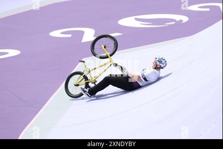 Paris, France. 31st July, 2024. USA'S Hannah Roberts crashes in the Women's Bmx Freestyle final at Place De La Concorde on the fifth day of the Paris Olympics on Wednesday, July 31, 2024. Benegas won a silver medal. Photo by Hugo Philpott/UPI Credit: UPI/Alamy Live News Stock Photo