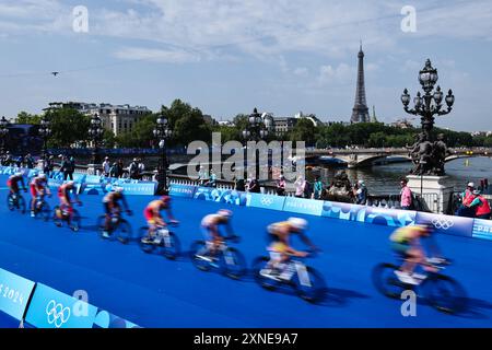 PARIS, FRANCE. 31st July, 2024.   Riders compete on the cycle leg of the Men’s Individual Triathlon on day five of the Olympic Games Paris 2024 at Pont Alexandre III, Paris, France.   Credit: Craig Mercer/Alamy Live News Stock Photo