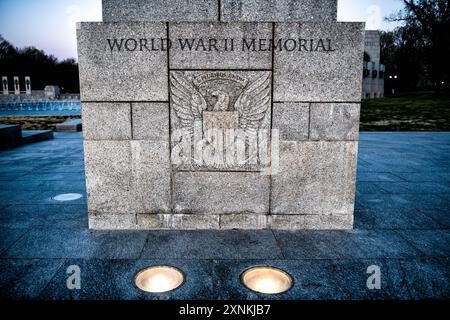 WASHINGTON DC, United States — The World War II Memorial illuminated at dusk on the National Mall in Washington DC. The memorial, with its distinctive fountain and arches, honors the 16 million who served in the U.S. armed forces during World War II, including more than 400,000 who gave their lives. Stock Photo