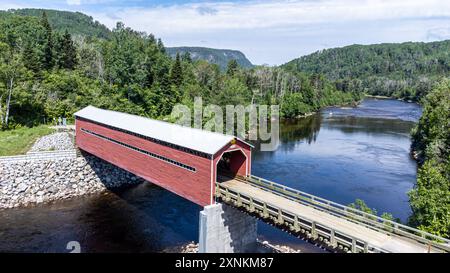 Drone point of view of Louis-Gravel covered bridge (1934). Municipality of Sacré-Coeur, Quebec, Canada. Saguenay Fjord. Horizontal view. Stock Photo