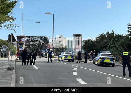 Munich, Germany. 01st Aug, 2024. Dozens of police officers during a police operation at the Hackerbrücke in Munich. Credit: Roland Freund/dpa/Alamy Live News Stock Photo