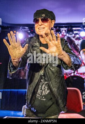 Voyaga etgan sochli porno