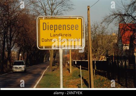 The community of Diepensee in the Brandenburg district of Dahme-Spreewald has to make way for the planned Berlin-Schönefeld airport. Place. Village. Photo: MAZ/Bernd Gartenschläger,20.11.1997 [automated translation] Stock Photo