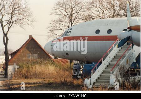 A decommissioned IL-18 in Diepensee. The community of Diepensee in the Brandenburg district of Dahme-Spreewald has to make way for the planned Berlin-Schönefeld airport. Location. Village.airplane. Photo: MAZ/Bern gartenschläger, 20.11.1997 [automated translation] Stock Photo