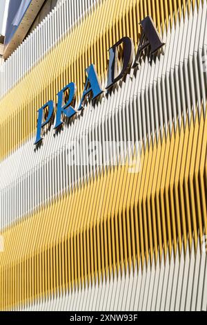 PRADA 店舗外観 アートフレーム PRADA 店舗外観 アートフレーム Prada flagship store by
