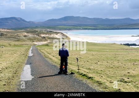 A walker looking across Balnakeil Bay, from the track to Faraid Head, near Durness, Sutherland, Scotland, UK. Stock Photo