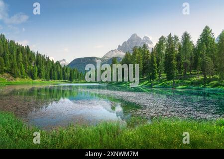 Lake Antorno and Three Peaks of Lavaredo mountains in the background. Dolomites mountains. Auronzo di Cadore, province of Belluno, Veneto region, Ital Stock Photo