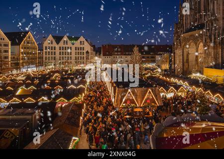 Christmas market in front of the Cathedral on Munsterplatz, Ulm, Baden-Wurttemberg, Germany, Europe Stock Photo