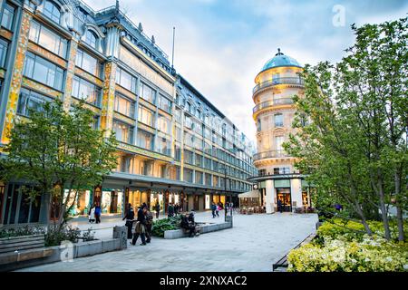 La Samaritaine building, Paris, France, Europe Copyright: NagyxMelinda 1265-458 Stock Photo