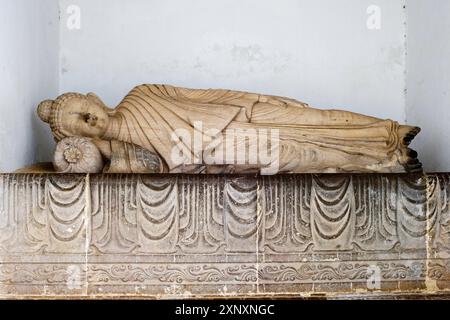 The sleeping Buddha, Dhauligiri Shanti Stupa Dhauli Peace Pagoda, completed in 1972 with the collaboration of Nippon Buddha Sangha, atop Dhauli Hills Stock Photo