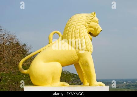 One of four guardian lions, Dhauligiri Shanti Stupa Dhauli Peace Pagoda, completed in 1972 with the collaboration of Nippon Buddha Sangha, atop Dhauli Stock Photo