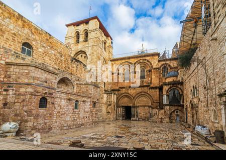 Vew on main entrance in at the Church of the Holy Sepulchre Stock Photo