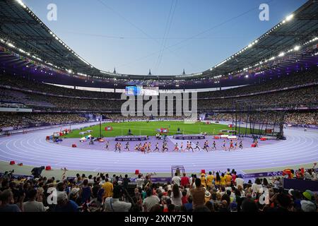 Saint Denis, France. 02nd Aug, 2024. Olympics, Paris 2024, athletics, Stade de France, 10,000 m, men, the athletes in action. Credit: Michael Kappeler/dpa/Alamy Live News Stock Photo