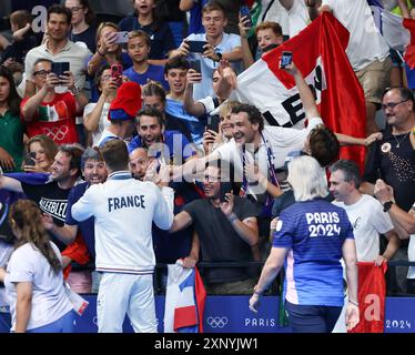 Paris, Ile de France, France. 2nd Aug, 2024. Leon Marchand (France) celebrates his gold medal win in the men's 200-meter individual medley final with fans at the Paris la Defense Arena during the 2024 Paris Olympics on Friday August 2, 2024 in Paris. (Credit Image: © Paul Kitagaki, Jr./ZUMA Press Wire) EDITORIAL USAGE ONLY! Not for Commercial USAGE! Stock Photo