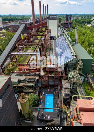 The works swimming pool at the Zollverein coking plant, always in operation during the North Rhine-Westphalia summer holidays, former art object, now Stock Photo