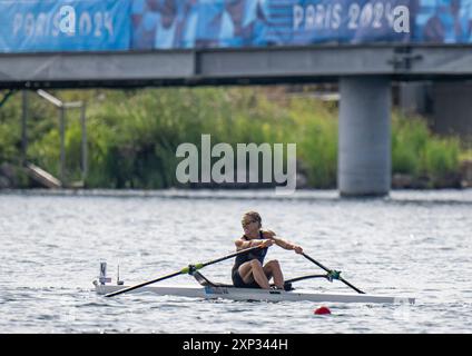 Vaires Sur Marne. 3rd Aug, 2024. Emma Twigg of New Zealand competes during the women's single sculls final A of rowing at the Paris 2024 Olympic Games in Vaires-sur-Marne, France, on Aug. 3, 2024. Credit: Sun Fei/Xinhua/Alamy Live News Stock Photo