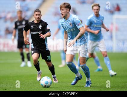 Coventry City's Josh Eccles (centre) during the pre-season friendly match at the Coventry Building Society Arena. Picture date: Saturday August 3, 2024. Stock Photo