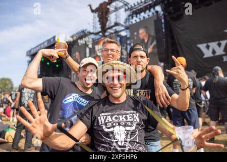 W:O:A, Festival Tag 2, Wacken, 01.08.2024 Besucher beim Wacken Open Air in Wacken. Das traditionelle Metal-Festival findet vom 31.07.-02.08.2024 statt. Berlin Berlin Deutschland *** W O A, Festival Day 2, Wacken, 01 08 2024 Visitors at the Wacken Open Air in Wacken The traditional metal festival takes place from 31 07 02 08 2024 Berlin Berlin Germany Copyright: xChristianxEnderx Stock Photo