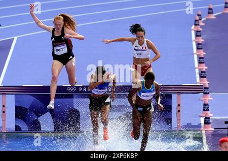 Great Britain's Aimee Pratt during the Women's 3000m Steeplechase Round at the Stade de France on the ninth day of the 2024 Paris Olympic Games in France. Picture date: Sunday August 4, 2024. Stock Photo