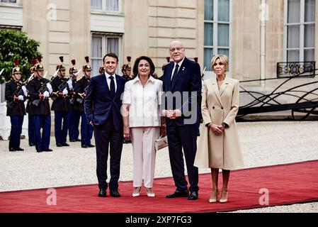 Paris, France. 26th July, 2024. Antonin Burat/Le Pictorium - Reception for heads of state and government at the Elysee Palace, for the launch of Paris 2024 Olympic Games. - 26/07/2024 - France/Elysee palace/Paris - Prime Minister of Lebanon Najib Mikati and his wife May Doumani received by French President Emmanuel Macron and his wife Brigitte Macron at the Elysee Palace for the launch of Paris 2024 Olympic Games, on July 26, 2024. Credit: LE PICTORIUM/Alamy Live News Stock Photo