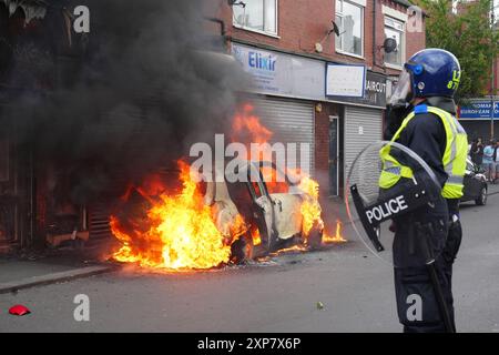 A car burns on Parliament Road, in Middlesbrough, during an anti-immigration protest. Picture date: Sunday August 4, 2024. Stock Photo