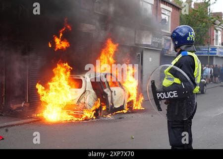 A car burns on Parliament Road, in Middlesbrough, during an anti-immigration protest. Picture date: Sunday August 4, 2024. Stock Photo