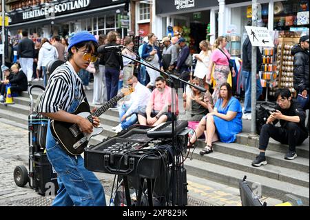 Edinburgh, Scotland, UK. 4th Aug 2024. Edinburgh Fringe: Fringe performers on a busy Royal Mile on the opening weekend.  Credit: Craig Brown/Alamy Live News Stock Photo