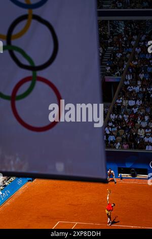 Paris, France. 4th August 2024. Olympic Games,match for the men's singles tennis final between the Spanish Carlos Alcaraz and the Serbian Novak Djokovic on the center court of Roland Garros. © ABEL F. ROS Credit: ABEL F. ROS/Alamy Live News Stock Photo