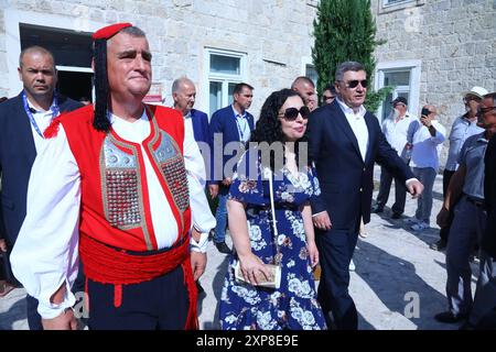 Croatia, Sinj, 040824. Alkarski dvori. Traditional Duke reception on the eve of the 309th anniversary of Sinjska alka. In the photo: Miro Bulj, Vjosa Osmani, Zoran Milanovic. Photo: Duje Klaric / CROPIX Zagreb Croatia Copyright: xxDujexKlaricx alka sinj62-040824 Stock Photo