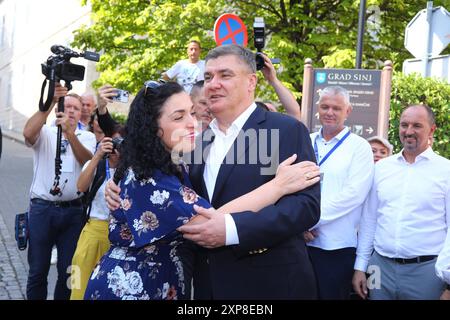 Croatia, Sinj, 040824. Alkarski dvori. Traditional Duke reception on the eve of the 309th anniversary of Sinjska alka. In the photo: Vjosa Osmani, Zoran Milanovic. Photo: Duje Klaric / CROPIX Zagreb Croatia Copyright: xxDujexKlaricx alka sinj31-040824 Stock Photo