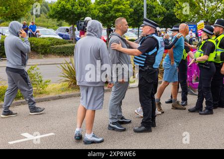 Rotherham, UK. 04 AUG, 2024. Protestors on both sides clash as hundreds of police and protestors clash outside a Holiday Inn Express on Manvers way, Rotherham. The right wing demonstrators, described by Sir Kier Starmer as 'thugs' set fire to property, smashed glass and fought with police for several hours. Multiple arrests and Injuries to rioters and police. Credit Milo Chandler/Alamy Live News Stock Photo