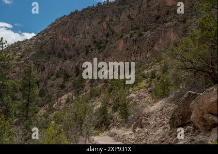 Along the 'Falls Lower Frijoles' trail at the Bandelier National Monument Stock Photo