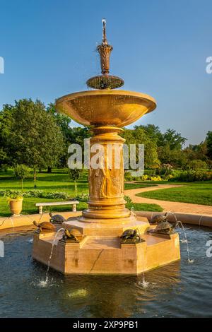 The marble and bronze Phelps Fountain in Lyndale Park Minneapolis, Minnesota was constructed in 1915 by Charles S. Wells. Stock Photo