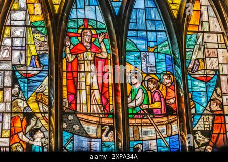 Jesus preaching in a ship by the Sea of Galilee (Luke 5:3) New ...