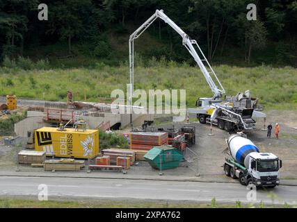 DEU , DEUTSCHLAND : Nach der Flutkatastrophe / Unwetterkatastrophe im Ahrtal im Juli 2021 baut die Bahn AG die Ahrtalbahn neu , hier in Marienthal , 17.07.2024 DEU , GERMANY : After the flood disaster in the Ahr valley in July 2021 the Deutsche Bahn AG is rebuilding the destroyed Ahr valley train line , here in Marienthal , 17.07.2024 *** DEU , GERMANY After the flood disaster in the Ahr valley in July 2021 the Deutsche Bahn AG is rebuilding the destroyed Ahr valley train line , here in Marienthal , 17 07 2024 DEU , GERMANY After the flood disaster in the Ahr valley in July 2021 the Deutsche B Stock Photo