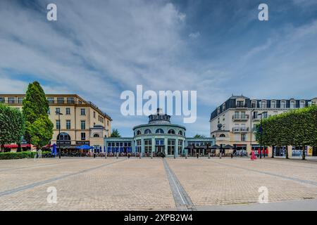 Marne-la-Vallée, Chessy, neue Traditionelle Architektur // Marne-la ...