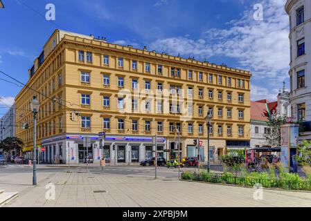 Haus Taborstraße 18, ehemaliges Grand Hotel National, erbaut 1873 von Ludwig Förster und Theophil Hansen, heute Wohnhaus // Vienna, Taborstraße 18, fo Stock Photo