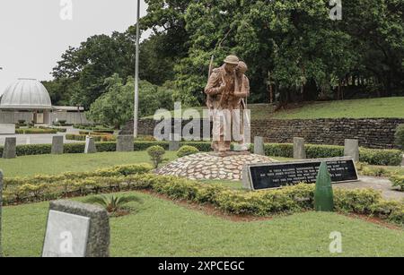 Manila Bay, Philippines. Aug 04,2024: The Pacific War Memorial on Corregidor Island, erected in 1968 by United States to commemorate WW2 soldiers was first American monument on Philippine soil since the country independence. This 'Brothers in Arms' statue, depicting a wounded Filipino man supported by a strong American soldier, is sometimes criticized by some Filipinos who see it as an allegory of current situation & regret that the archipelago is dependent on American funding to ensure its defense. The U.S. announced this week $500 million in military aid. Credit: Kevin Izorce/Alamy Live News Stock Photo