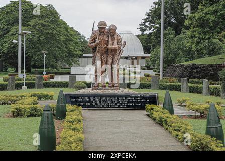 Manila Bay, Philippines. Aug 04,2024: The Pacific War Memorial on Corregidor Island, erected in 1968 by United States to commemorate WW2 soldiers was first American monument on Philippine soil since the country independence. This 'Brothers in Arms' statue, depicting a wounded Filipino man supported by a strong American soldier, is sometimes criticized by some Filipinos who see it as an allegory of current situation & regret that the archipelago is dependent on American funding to ensure its defense. The U.S. announced this week $500 million in military aid. Credit: Kevin Izorce/Alamy Live News Stock Photo