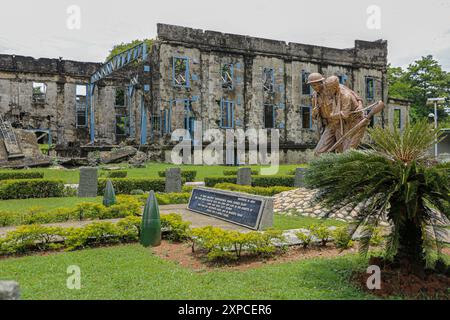 Manila Bay, Philippines. Aug 04,2024: Battle of the Pacific ruins on Corregidor Island & a symbolic statue 'Brothers in Arms' depicting a weak & wounded Filipino man supported by a strong American soldier. This monument, part of the Pacific War Memorial erected in 1968 by United States government to commemorate WW2 soldiers, is sometimes criticized by some Filipinos who see it as an allegory of current situation & regret that the archipelago is dependent on American funding to ensure its defense. The U.S. announced this week $500 million in military aid. Credit: Kevin Izorce/Alamy Live News Stock Photo