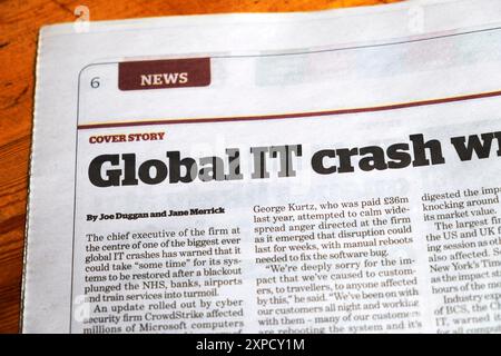 'Global IT crash' i newspaper internet technology Microsoft data update Crowdstrike global crash impact article 20 - 21 July 2024 London England UK Stock Photo