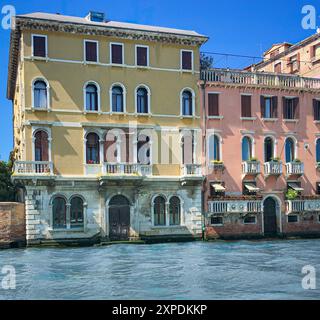 Homes with doors opening directly onto the Grand Canal in Venice, Italy Stock Photo