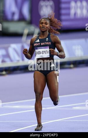 PARIS, FRANCE. 5th Aug, 2024.  Dina Asher-Smith of Team Great Britain crosses the line during the Women’s 200m semi-final on day ten of the Olympic Games Paris 2024 at Stade de France, Paris, France.   Credit: Craig Mercer/Alamy Live News Stock Photo