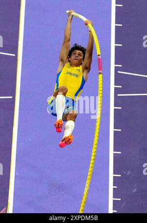 Paris, France. 05th Aug, 2024. Armand Duplantis of Sweden competes in the Men's Pole Vault at the Stade de France during the Paris 2024 Olympic Games Athletics competition in Paris, France, on Monday, August 5, 2024. Duplantis won the gold medal. Photo by Paul Hanna/UPI. Credit: UPI/Alamy Live News Stock Photo