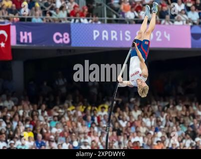 Paris, Ile de France, France. 5th Aug, 2024. SONDRE GUTTORMSEN (NOR) of Norway, competes in the Men's Pole Vault Finals at the Stade de France Stadium during the 2024 Paris Summer Olympics in Paris, France. (Credit Image: © Walter Arce/ZUMA Press Wire) EDITORIAL USAGE ONLY! Not for Commercial USAGE! Stock Photo